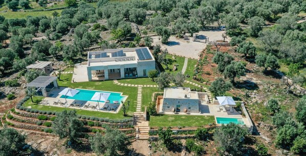 A modern villa with a large swimming pool, a separate pool area, and a garden with olive trees. - Villa in Ostuni with 10 bedrooms sleeps 24 (Ostuni)