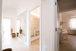 A spacious hallway with a large mirror, wicker baskets, and a white tiled floor. - Villa in Ostuni with 10 bedrooms sleeps 24 (Ostuni)