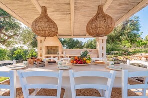 Outdoor dining - Villa in Ostuni with 10 bedrooms sleeps 24 (Ostuni)