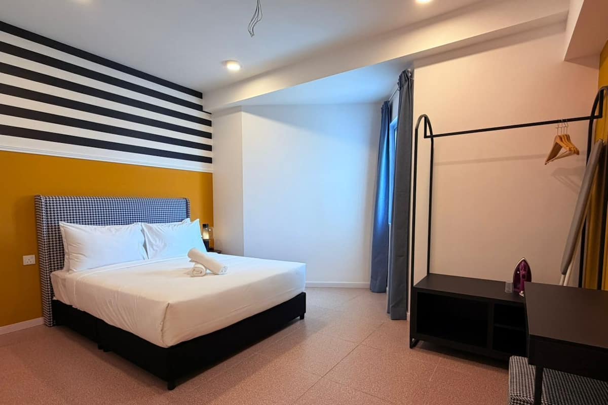 Family Room, Balcony