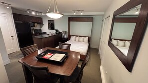 Free WiFi, bed sheets - Slope Side Studio Panorama Resort (Panorama)