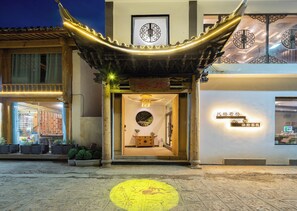 Front of property - Togruo Ge Qi Shi Inn (Lijiang)