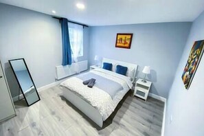 2 bedrooms, iron/ironing board, travel cot, WiFi