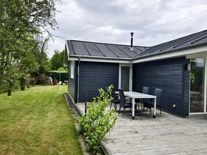 Outdoor dining - "Siegfried" - 300m to the fjord by Interhome (Kirke Hyllinge)