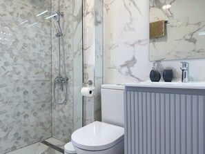Suihku, pyyhkeet, saippua, sampoo