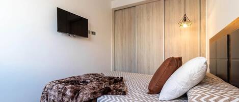 1 chambre, fer et planche Ă repasser, Wi-Fi gratuit, draps fournis