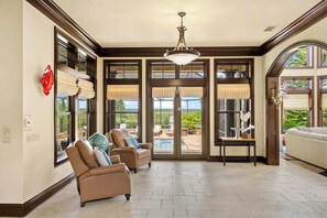 Fernseher, Kamin, Arbeitsbereiche