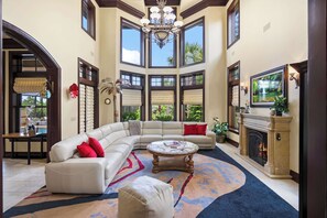 Fernseher, Kamin, Arbeitsbereiche