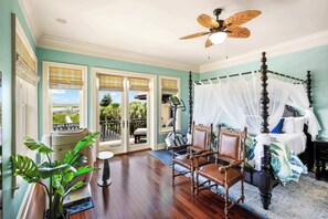 5 Schlafzimmer, Schreibtisch, Bügeleisen/Bügelbrett, Reisekinderbett