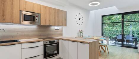 Fridge, microwave, oven, dishwasher