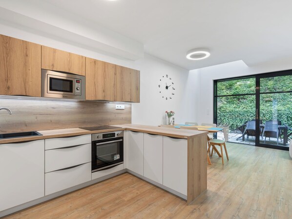 Fridge, microwave, oven, dishwasher