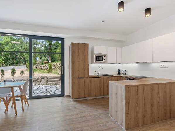 Fridge, microwave, oven, dishwasher