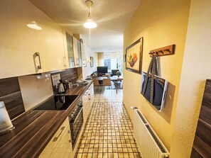 Réfrigérateur, micro-ondes, four, lave-vaisselle