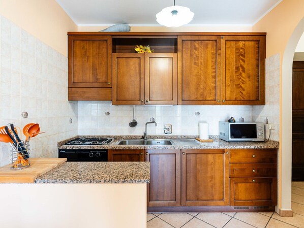 Fridge, oven, cookware/dishes/utensils - Ca'de Pauline by Interhome (Chiusanico)