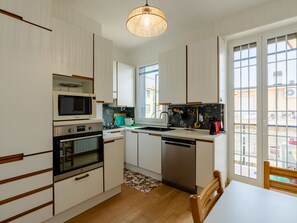 Fridge, microwave, oven, cookware/dishes/utensils