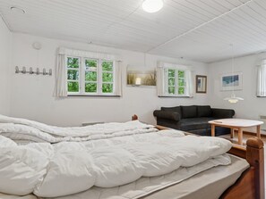 2 bedrooms, internet