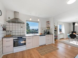 Fridge, microwave, dishwasher, cookware/dishes/utensils