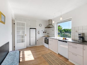 Fridge, microwave, dishwasher, cookware/dishes/utensils