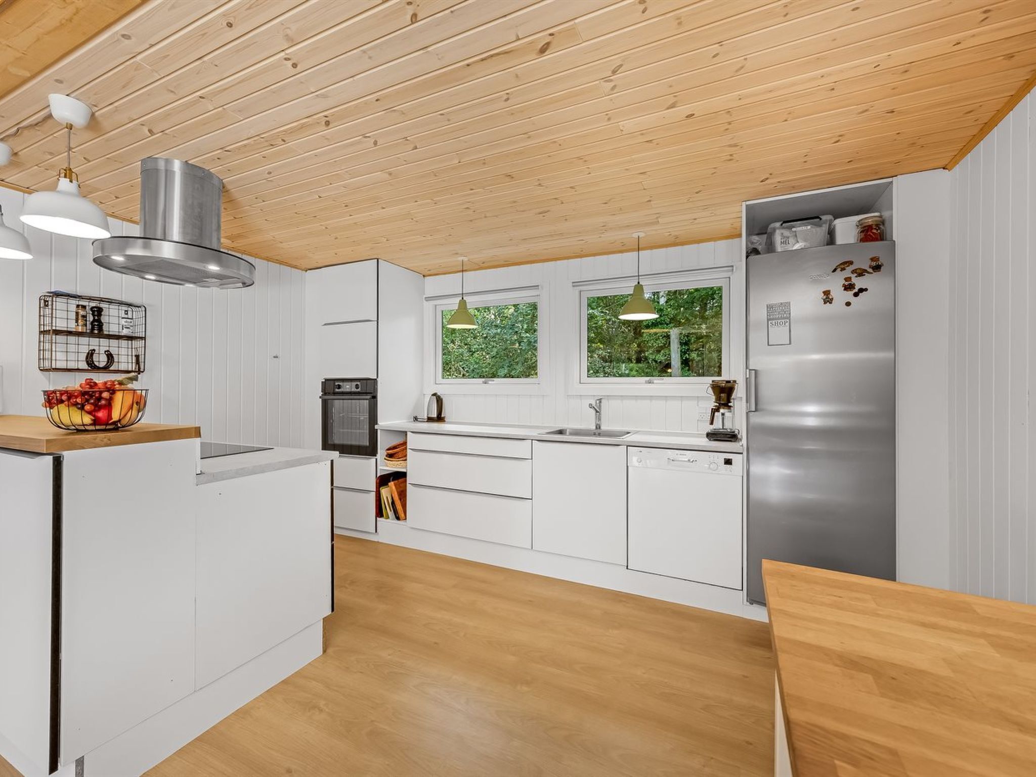 Fridge, microwave, dishwasher, cookware/dishes/utensils