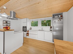 Fridge, microwave, dishwasher, cookware/dishes/utensils