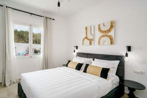 5 室のベッドルーム、セーフティボックス (室内)、アイロン / アイロン台、旅行用ベビーベッド