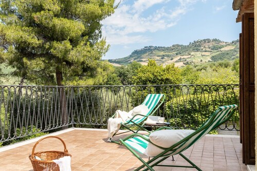 Beautiful private villa for 8 guests with WIFI, A/C, TV, patio and panoramic view