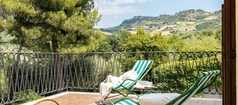 Beautiful private villa for 8 guests with WIFI, A/C, TV, patio and panoramic view