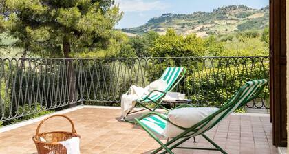 Beautiful private villa for 8 guests with WIFI, A/C, TV, patio and panoramic view