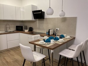 Micro-ondes, plaque de cuisson, lave-vaisselle