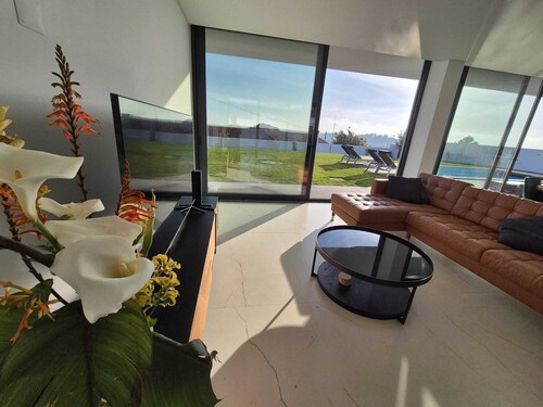 Casa Arendina - Villa Retreat with Heated Pool