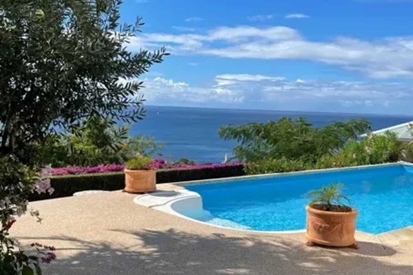 Vue sur piscine