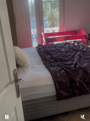 6 habitaciones, tabla de planchar con plancha, wifi y ropa de cama 