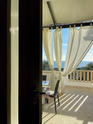 Interior - CASA MELODIA - surrounded by olive groves with a view of the Ionian Sea (Marina di Felloniche)