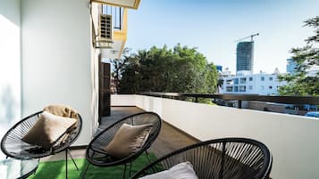 Signature Apartment, 3 Bedrooms, Kitchen, City View | Terrace/patio