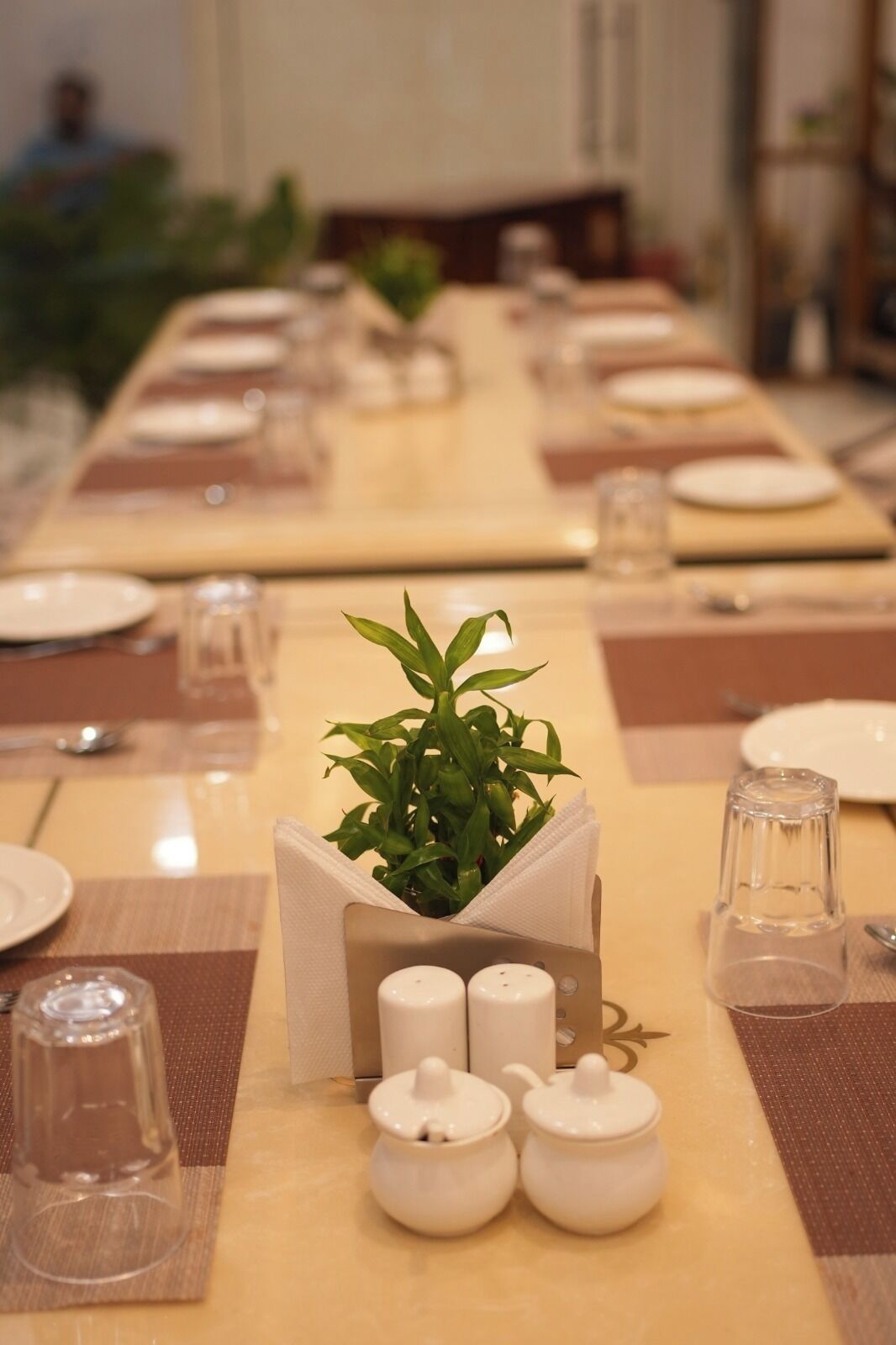 朝食 (ビュッフェ)、毎日提供 (1 名様 200 INR)