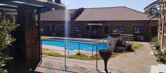 Emperor Lodge And Tours