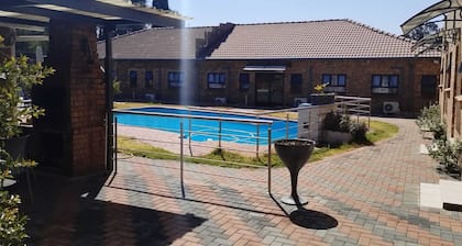 Emperor Lodge And Tours