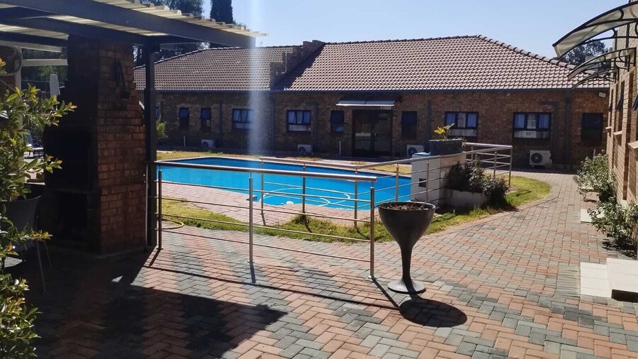 Emperor Lodge And Tours