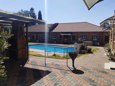 Emperor Lodge And Tours