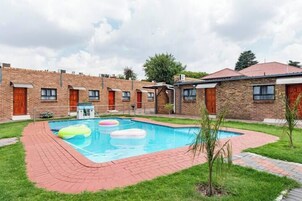 2 outdoor pools, free cabanas, pool umbrellas