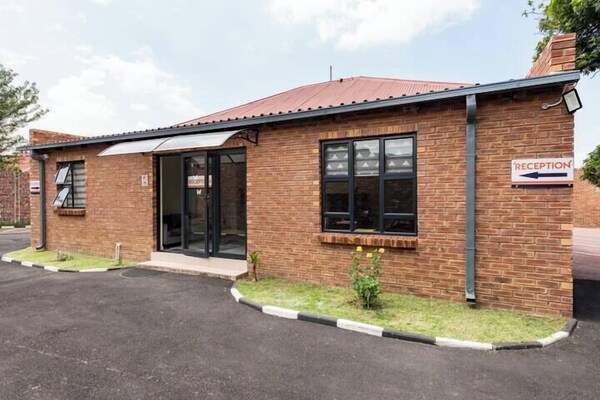 Emperor Lodge And Tours - Germiston