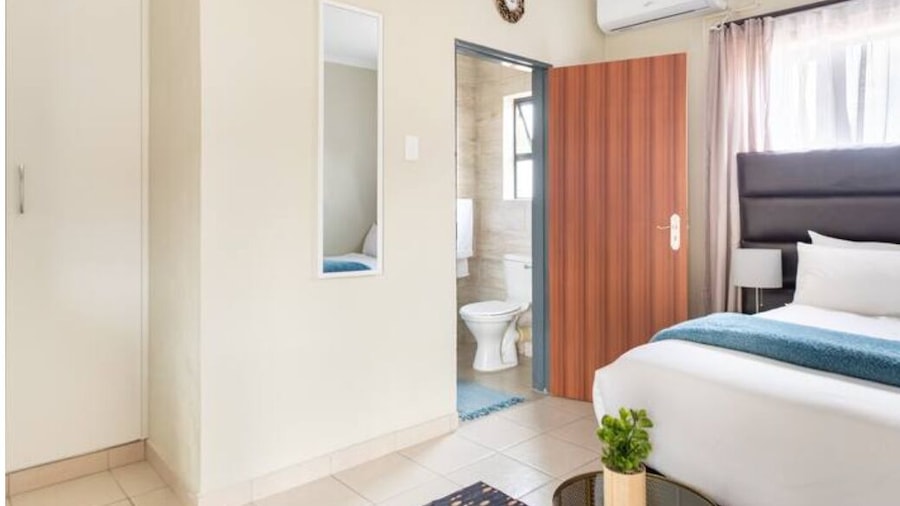 Emperor Lodge And Tours