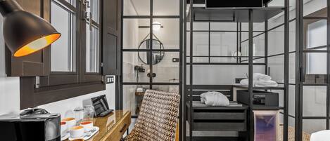 Habitación individual estándar | Caja fuerte, escritorio, espacio para trabajar con un portátil