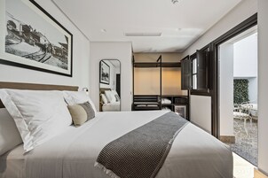 Standard Double Room, Mobility Accessible | In-room safe, desk, laptop workspace, blackout drapes