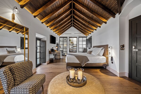 Luxury Penthouse | In-room safe, desk, laptop workspace, blackout curtains
