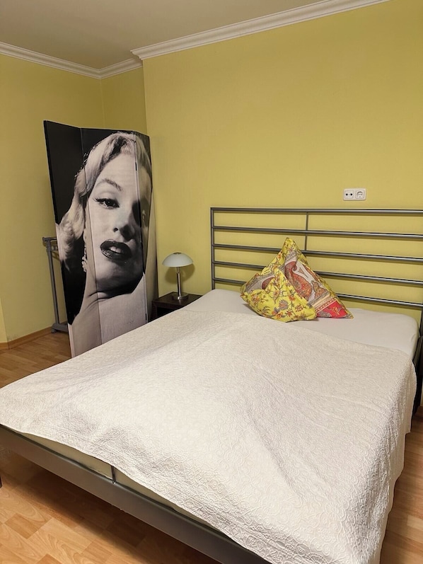 Habitación doble Confort de uso individual, balcón | Espacio para trabajar con laptop