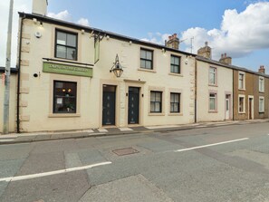 Exterior - Lakes View Apartment 1 (Carnforth)