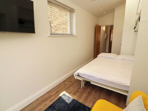 1 bedroom, individually decorated, individually furnished - Lakes View Apartment 1 (Carnforth)