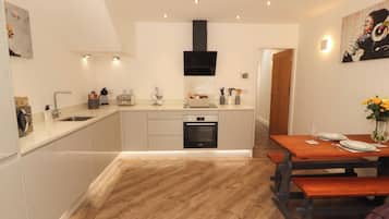 Cookware/dishes/utensils