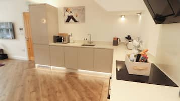 Cookware/dishes/utensils